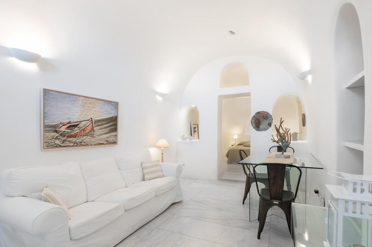 Armeni Luxury Oia
